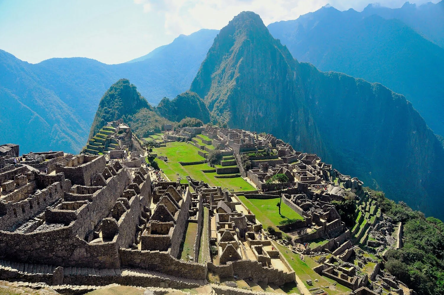 Train and mountain approach associated with the Machu Picchu route